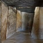 Огромные плиты перекрытия в дольмене Куэва де Менга