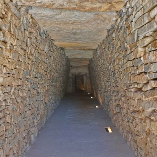 Внутренние стены коридора дольмена Эль Ромераль