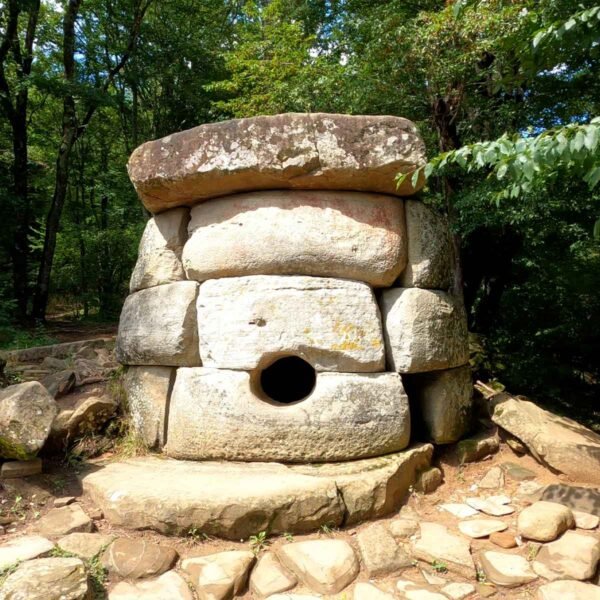 Дольмен Гармония фасадная часть с порталом