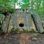 дольмен-деревня-дольменов-кавказ-бронза