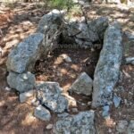 Dólmen antiguo en Yalta con cámara sin cubierta