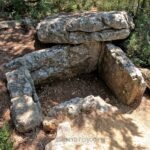 Vista interior del dólmen Simeiz Yalta