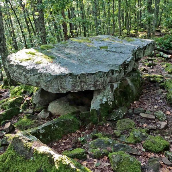 Верхняя крышка дольмен Цыганково