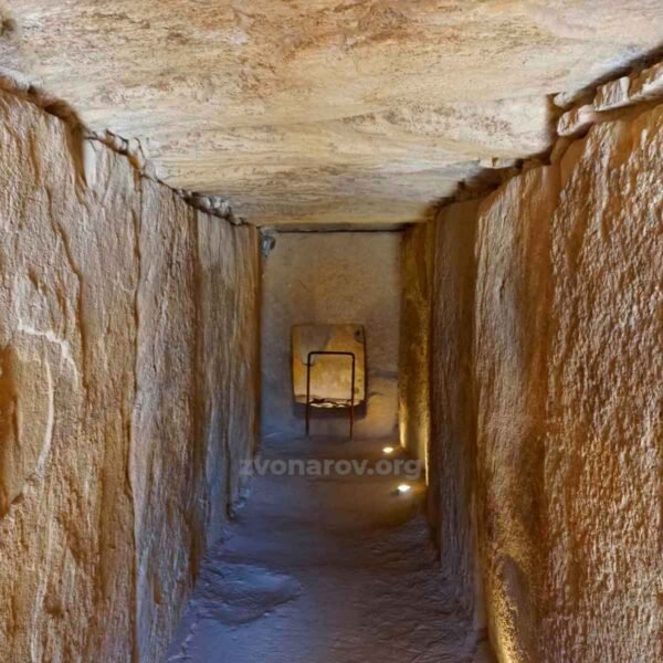 Внутренние стены дольмена Вьера в Антекере