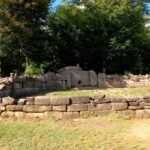 Дольмен Исполнение желаний Кавказ лес река Жане