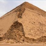 Ломаная пирамида вид с угла