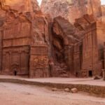 Древние руины в каньоне Петры