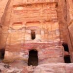 Arco tallado del Palacio de las Tumbas