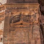 Барельефы и элементы фасадной резьбы в Петре