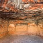 Вход в скальное помещение Петры