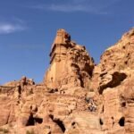 Vista panorámica de acantilados en Petra
