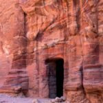 Камень в Петре с оплавленной структурой