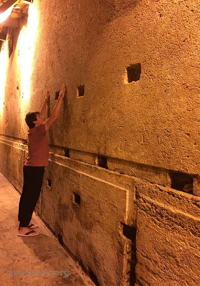 Освещенная галерея под Храмовой Горой Израиль