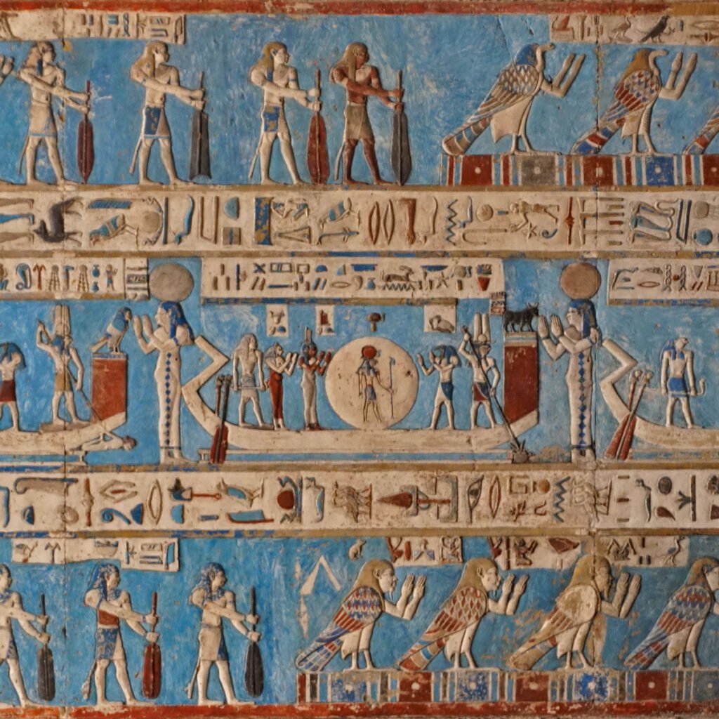 Росписи потолка храма Хатхор изображающие небесные символы и древний зодиак