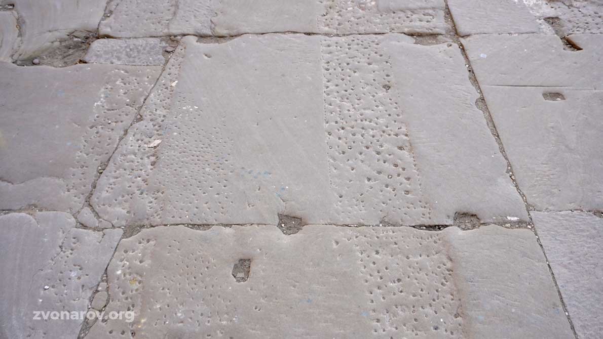 Лестница на крышу древнего храма Хатхор в Дендера