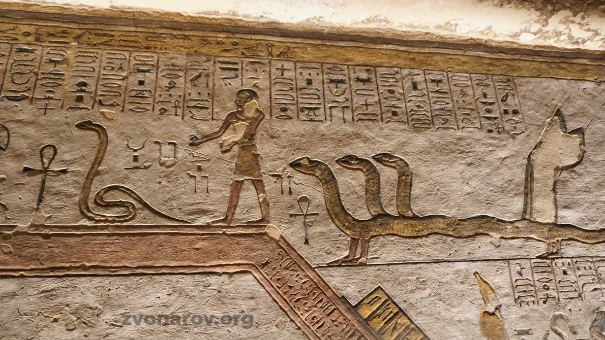 Рельеф с изображением животных в ритуальной процессии внутри гробницы Долины царей Египет