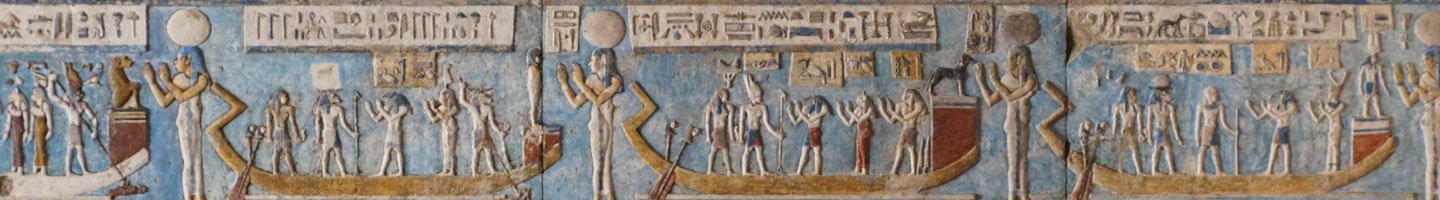 Древнеегипетский каменный фрагмент с иероглифами